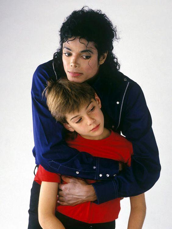 Photo of Michael Jackson hugging 10 year old James "Jimmy" Safechuck.